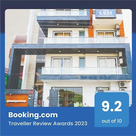 Hotel Ls 21 Badshahpur Bagian luar foto