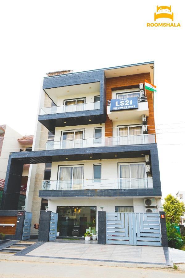 Hotel Ls 21 Badshahpur Bagian luar foto