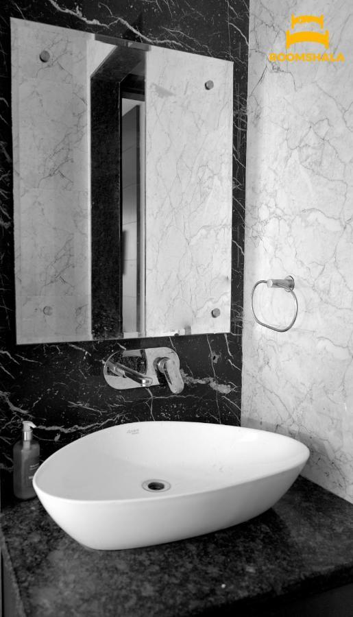 Hotel Ls 21 Badshahpur Bagian luar foto