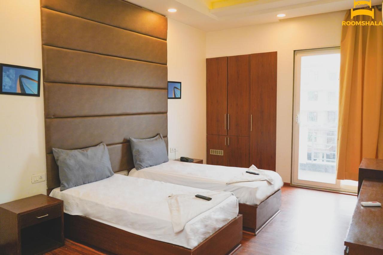 Hotel Ls 21 Badshahpur Bagian luar foto