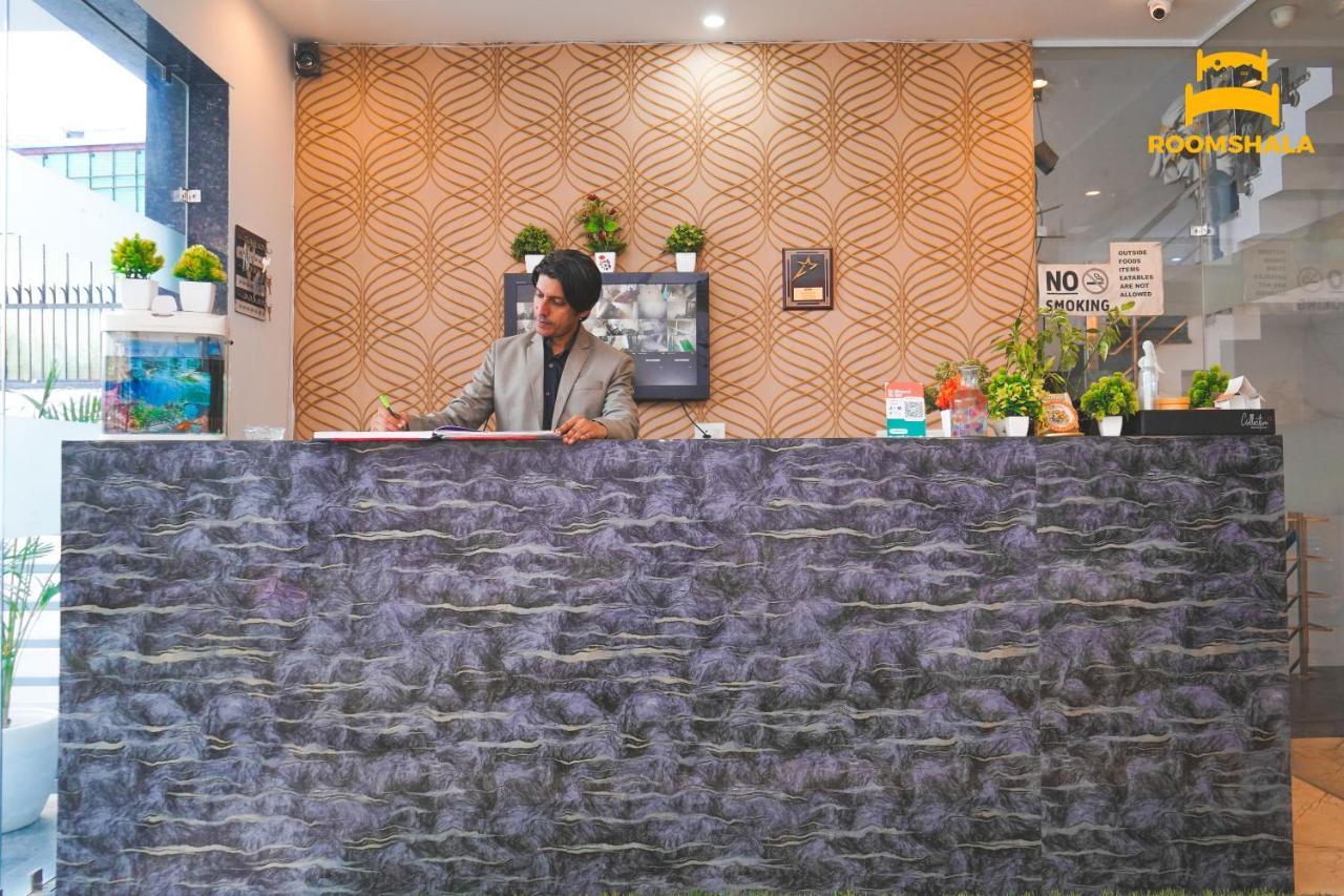 Hotel Ls 21 Badshahpur Bagian luar foto